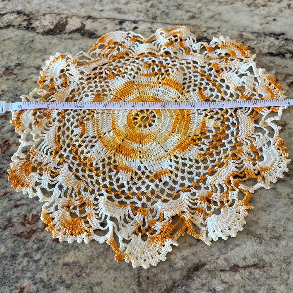 Vintage crochet doily variegated oranges. Hand crocheted. - Picture 3 of 4